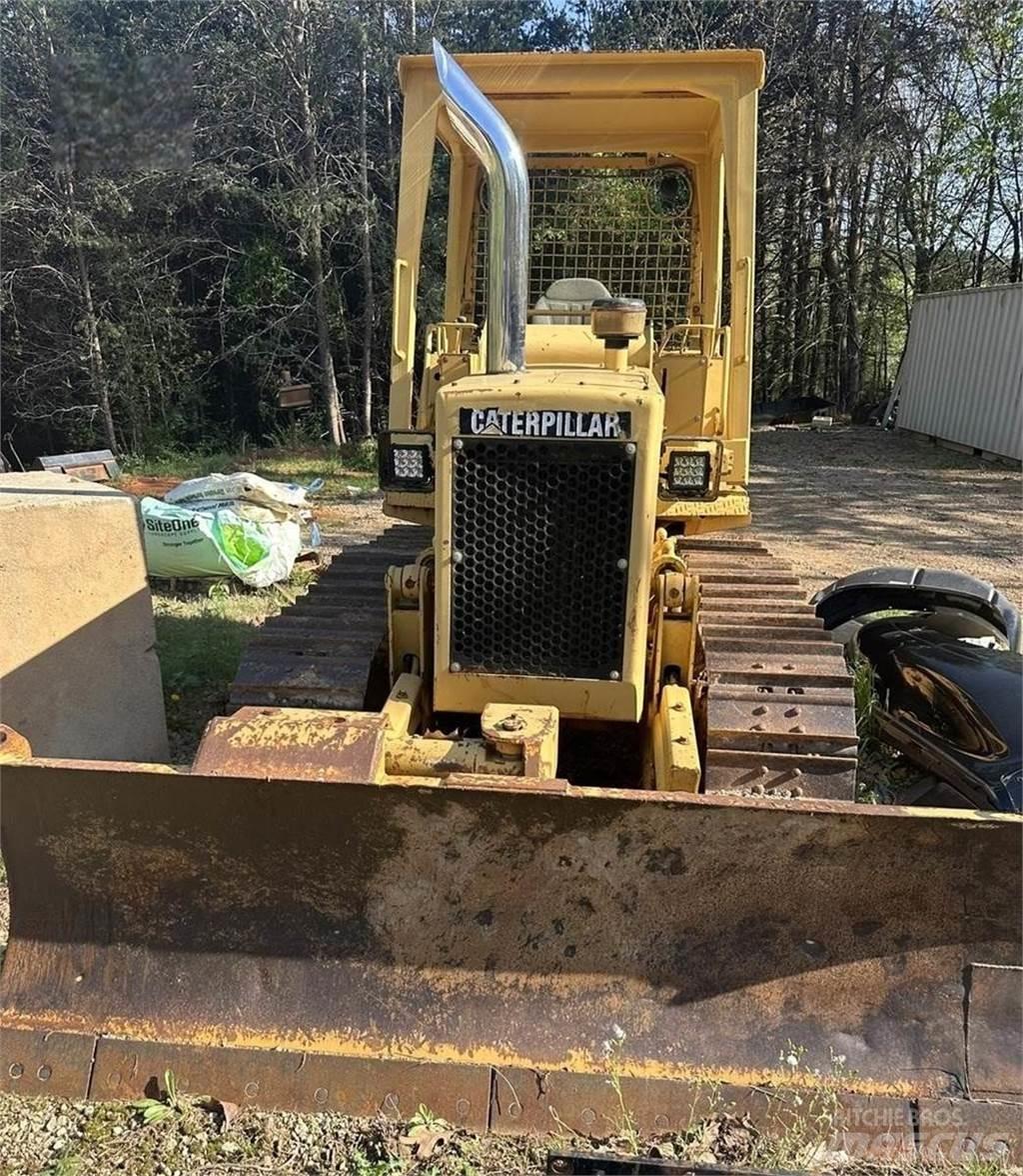 CAT D3B Μπουλντόζες με ερπύστριες