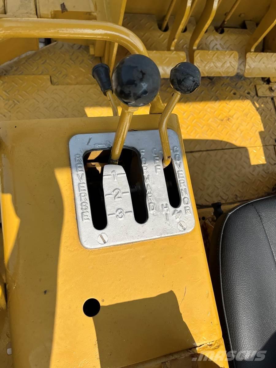 CAT D3B Μπουλντόζες με ερπύστριες