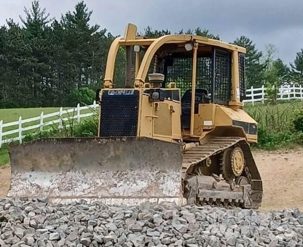 CAT D5M Μπουλντόζες με ερπύστριες