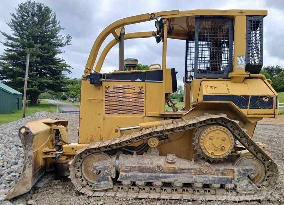 CAT D5M Μπουλντόζες με ερπύστριες