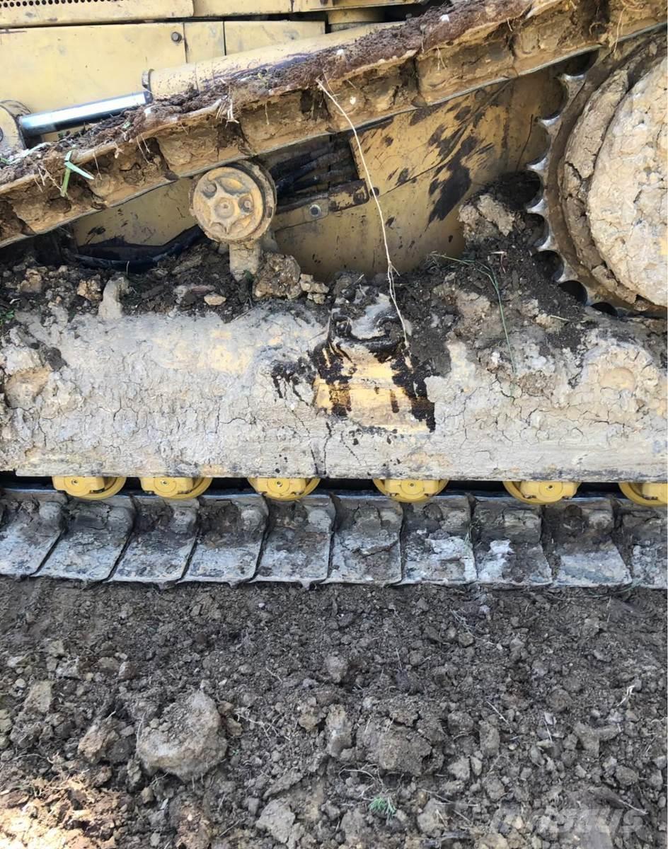 CAT D5M Μπουλντόζες με ερπύστριες