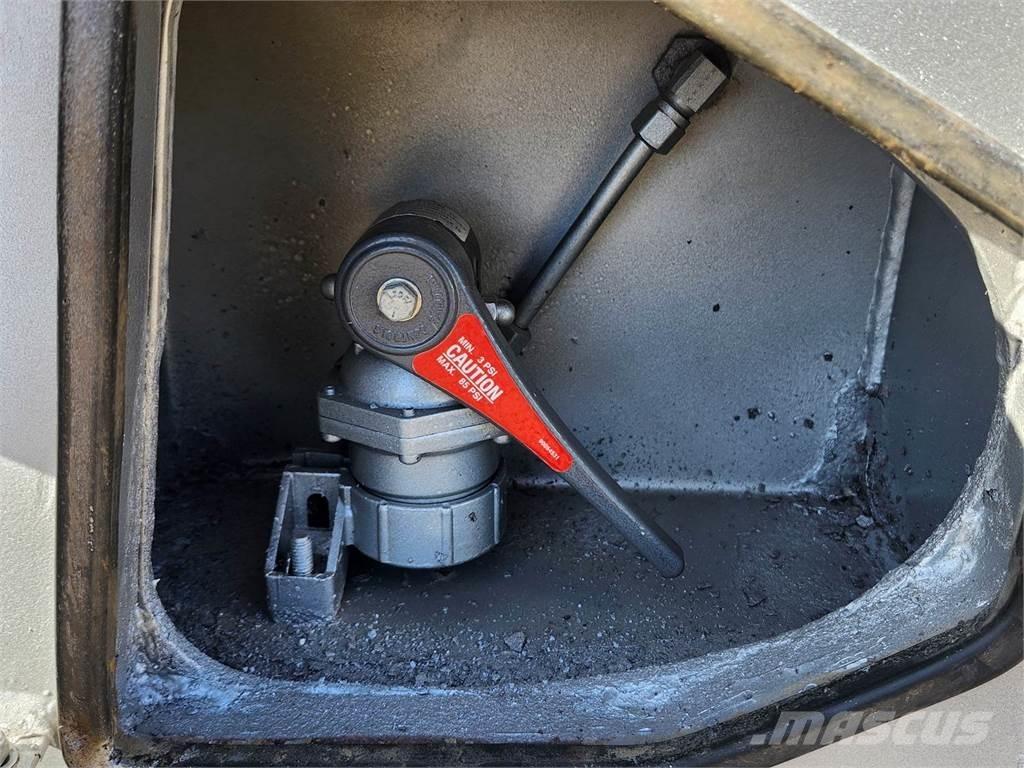 Doepker  Οχήματα με χαμηλό δάπεδο