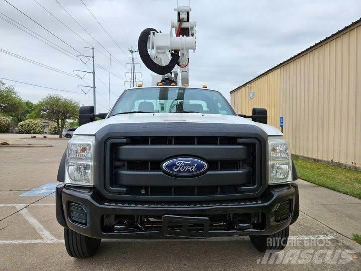 Ford F-550 Εναέριες πλατφόρμες τοποθετημένες σε φορτηγό