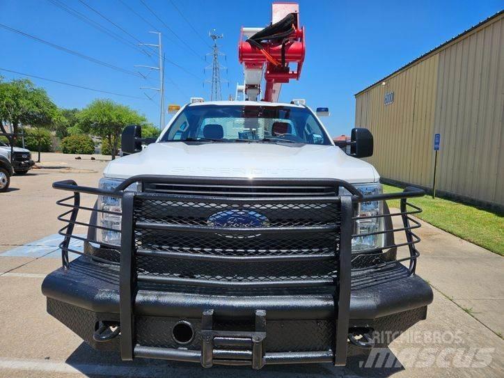 Ford F-550 Εναέριες πλατφόρμες τοποθετημένες σε φορτηγό