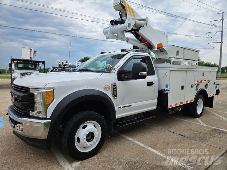Ford F-550 Εναέριες πλατφόρμες τοποθετημένες σε φορτηγό