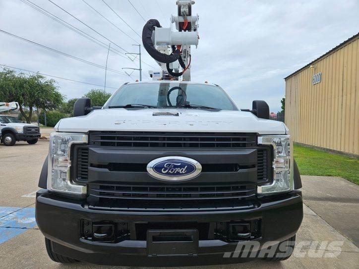Ford F-550 Εναέριες πλατφόρμες τοποθετημένες σε φορτηγό