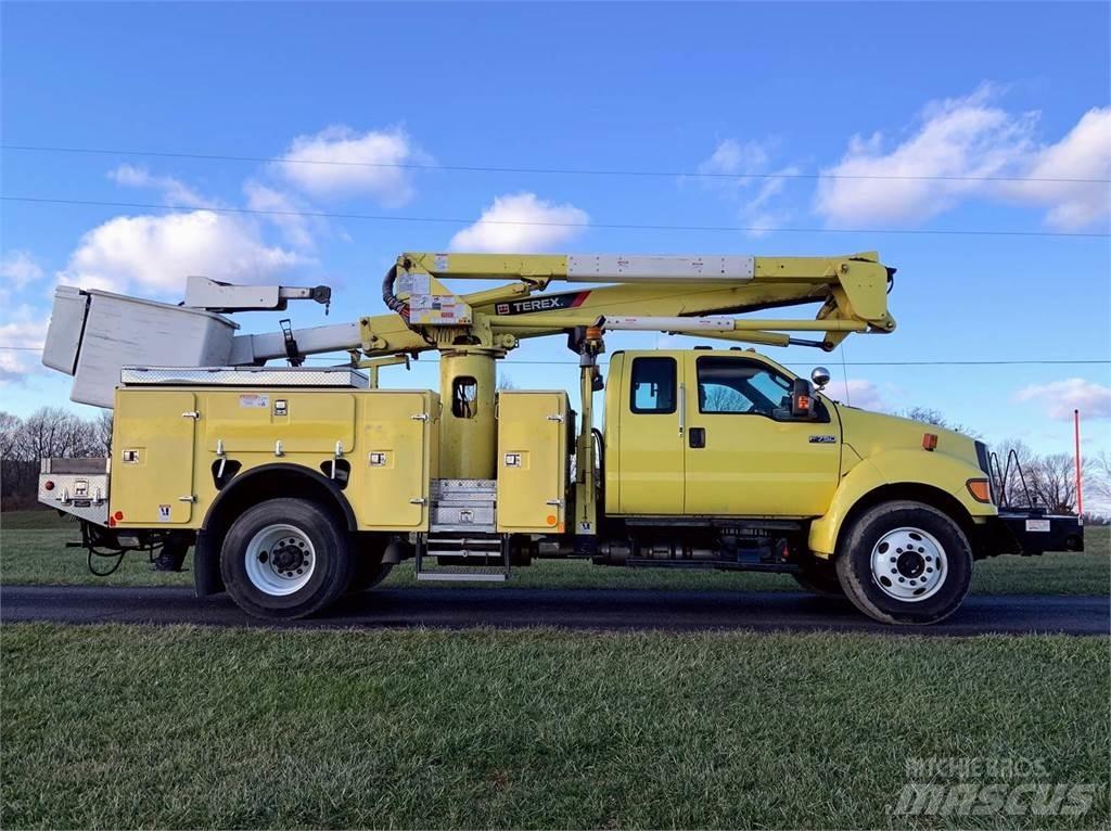 Ford F-750 Εναέριες πλατφόρμες τοποθετημένες σε φορτηγό