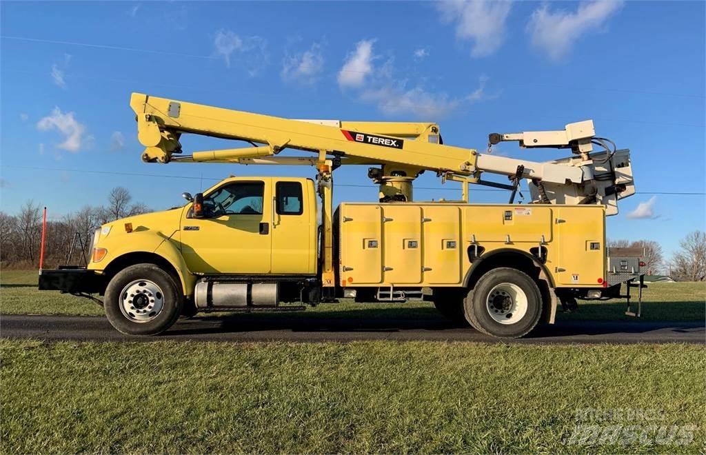 Ford F-750 Εναέριες πλατφόρμες τοποθετημένες σε φορτηγό