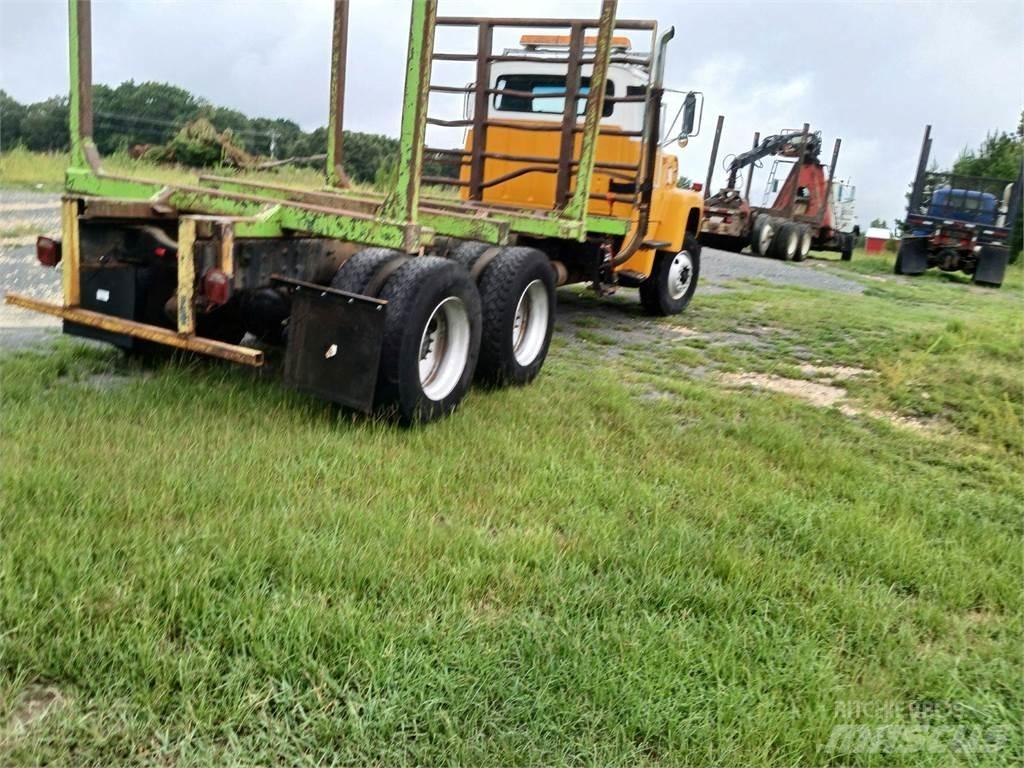 Ford L8000 Φορτηγά ξυλείας