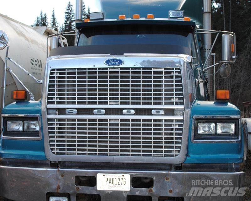 Ford LTL9000 Τράκτορες
