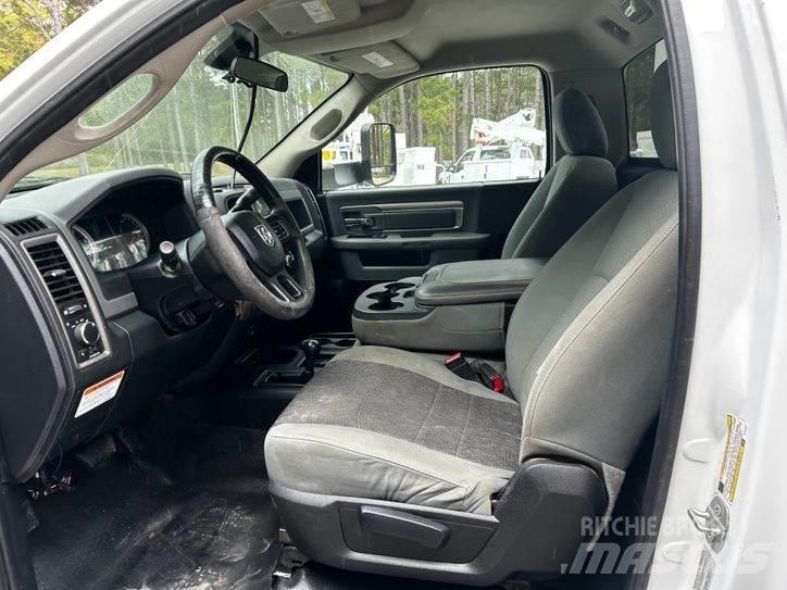 RAM 5500 Εναέριες πλατφόρμες τοποθετημένες σε φορτηγό