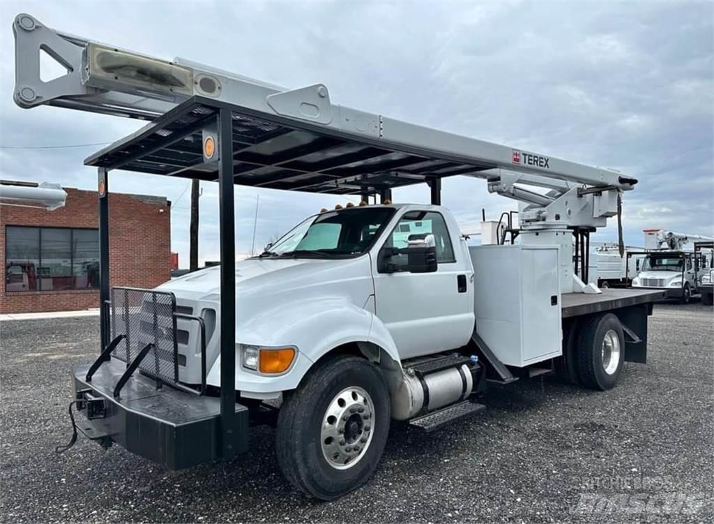 Terex XT60 Εναέριες πλατφόρμες τοποθετημένες σε φορτηγό