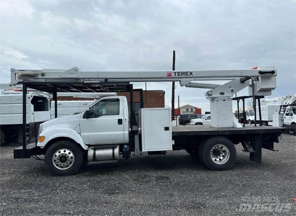 Terex XT60 Εναέριες πλατφόρμες τοποθετημένες σε φορτηγό