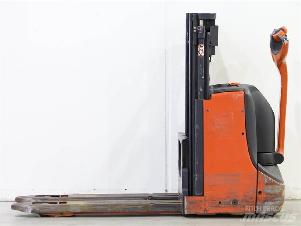 Linde D06/1160-00 Παλετοφόρα πεζού χειριστή με ιστό
