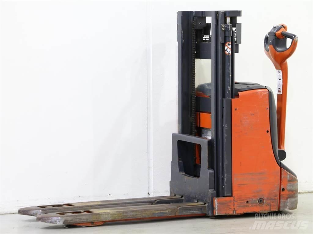 Linde D06/1160-00 Παλετοφόρα πεζού χειριστή με ιστό