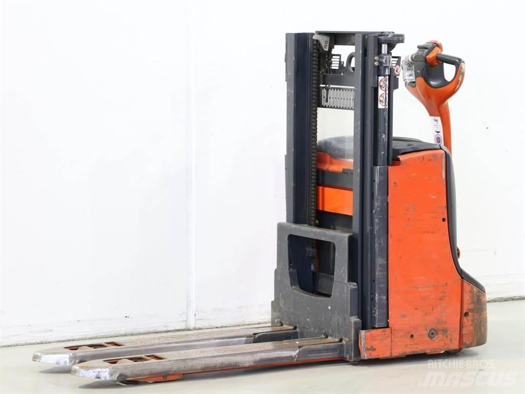 Linde D06/1160-00 Παλετοφόρα πεζού χειριστή με ιστό