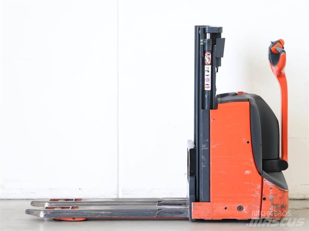 Linde D06/1160-00 Παλετοφόρα πεζού χειριστή με ιστό
