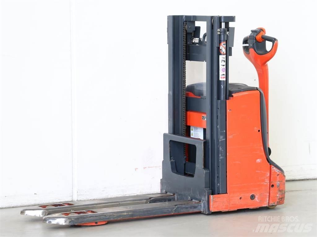 Linde D06/1160-00 Παλετοφόρα πεζού χειριστή με ιστό