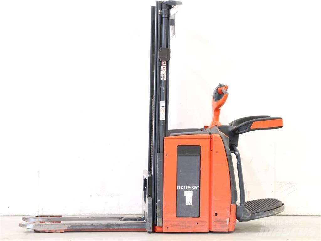Linde D12AP/1173-01 Παλετοφόρα πεζού χειριστή με ιστό