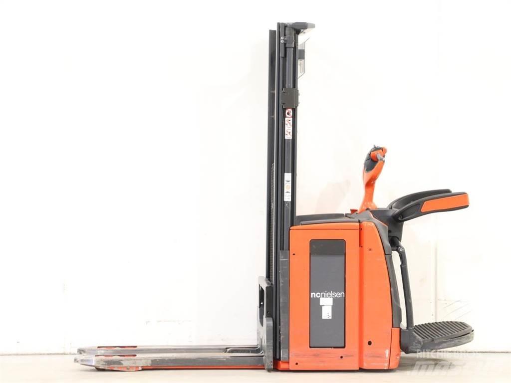 Linde D12AP/1173-01 Παλετοφόρα πεζού χειριστή με ιστό