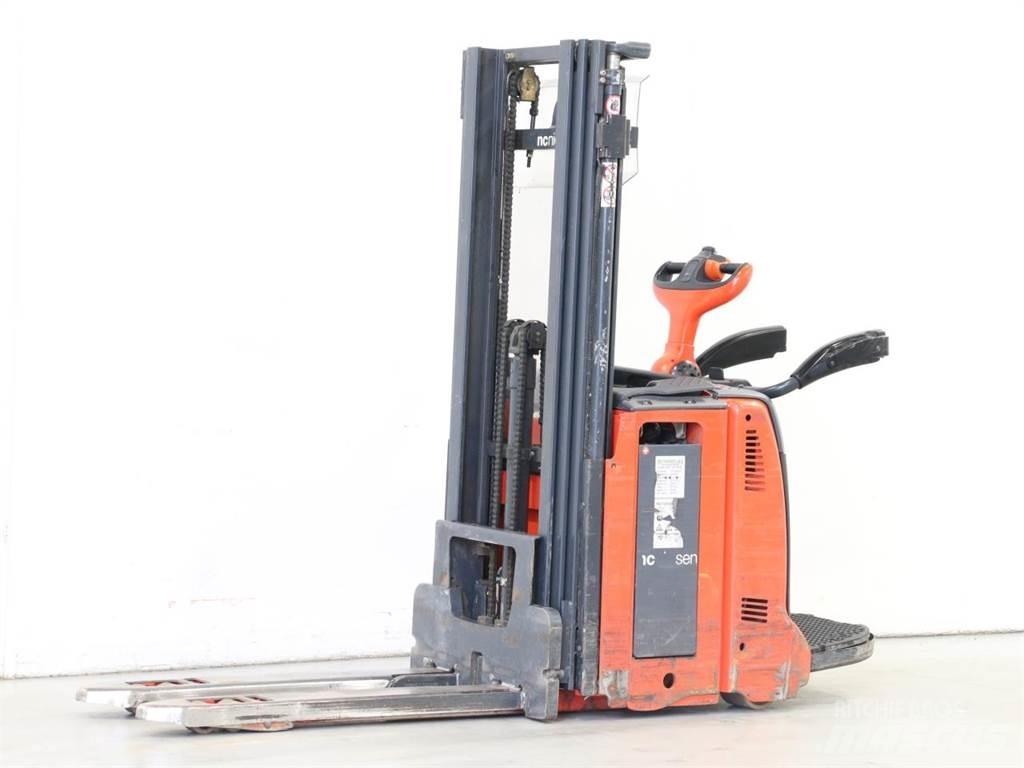 Linde D12AP/133 Παλετοφόρα πεζού χειριστή με ιστό