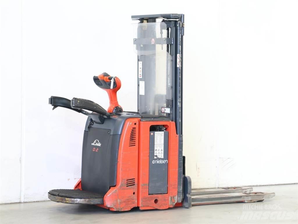 Linde D12AP/133 Παλετοφόρα πεζού χειριστή με ιστό