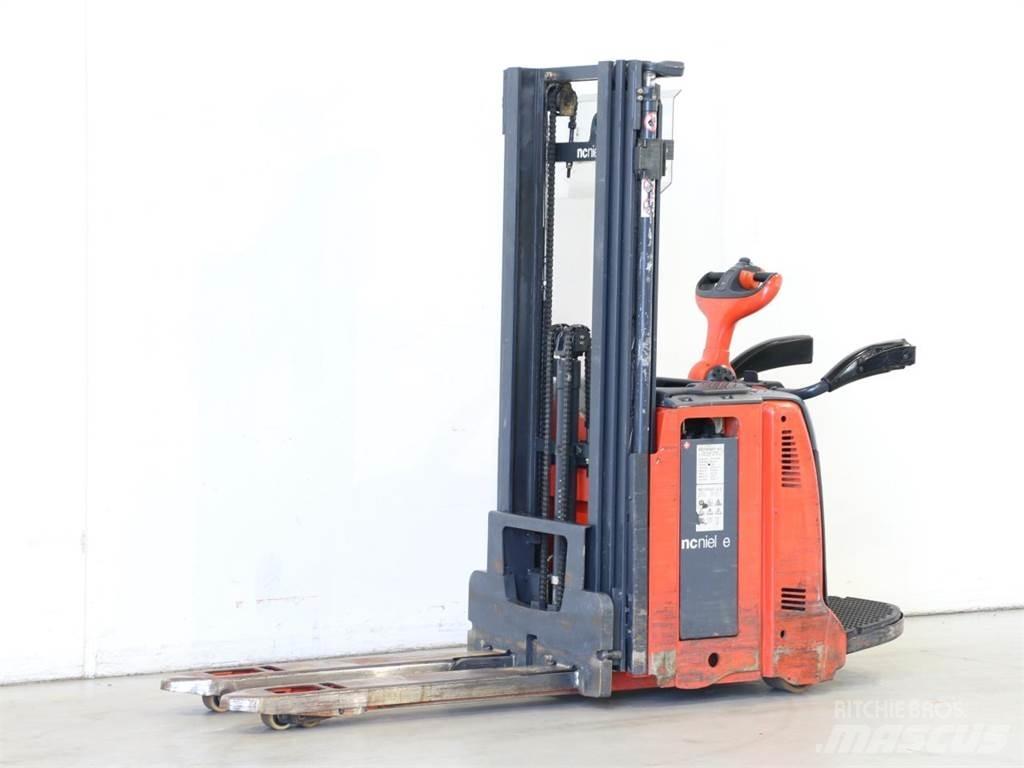 Linde D12AP/133 Παλετοφόρα πεζού χειριστή με ιστό