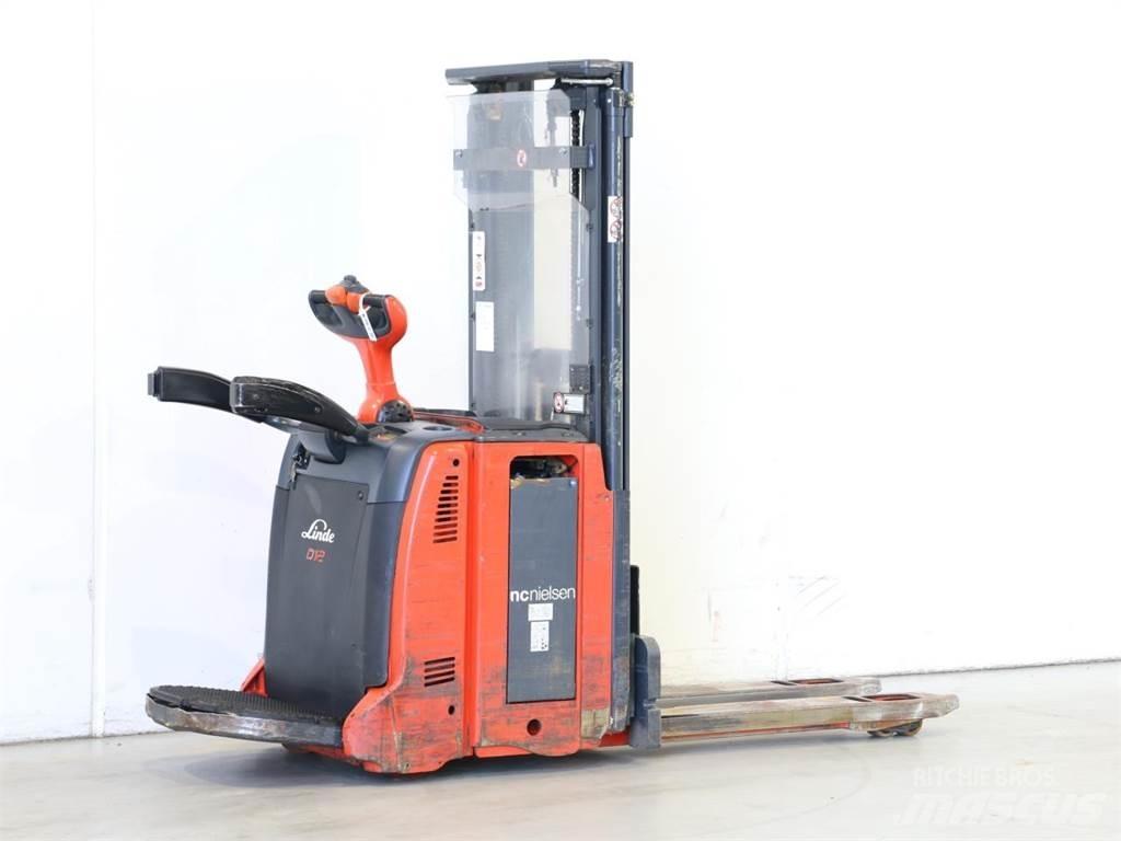Linde D12AP/133 Παλετοφόρα πεζού χειριστή με ιστό