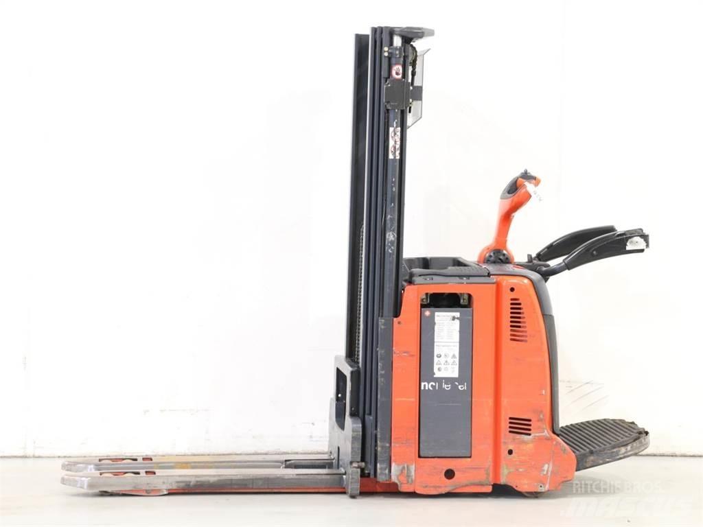 Linde D12AP/133 Παλετοφόρα πεζού χειριστή με ιστό