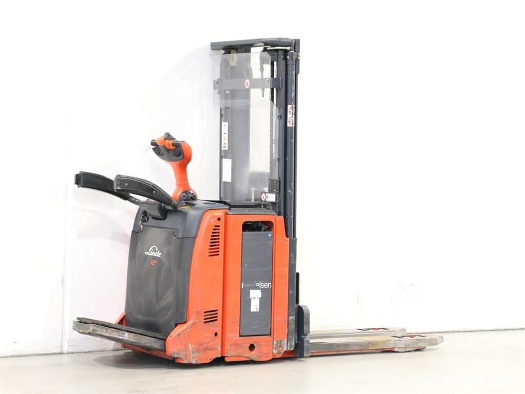 Linde D12AP/133 Παλετοφόρα πεζού χειριστή με ιστό