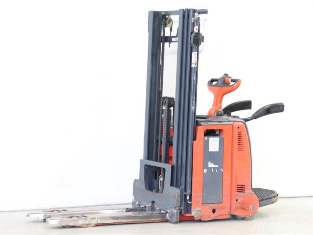 Linde D12AP/133 Παλετοφόρα πεζού χειριστή με ιστό