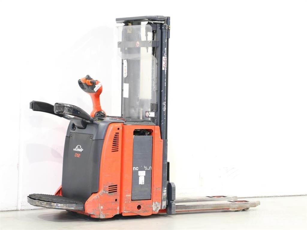Linde D12AP/133 Παλετοφόρα πεζού χειριστή με ιστό