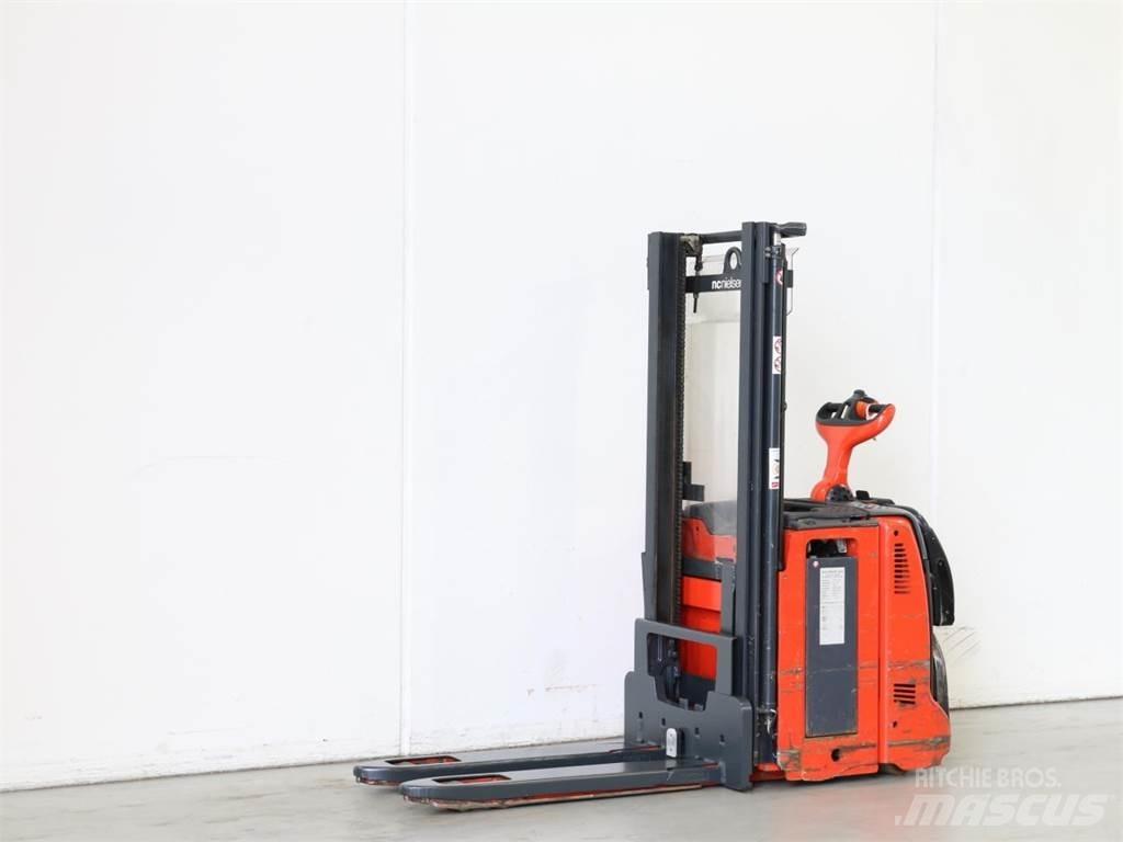 Linde D12AP/133 Παλετοφόρα πεζού χειριστή με ιστό