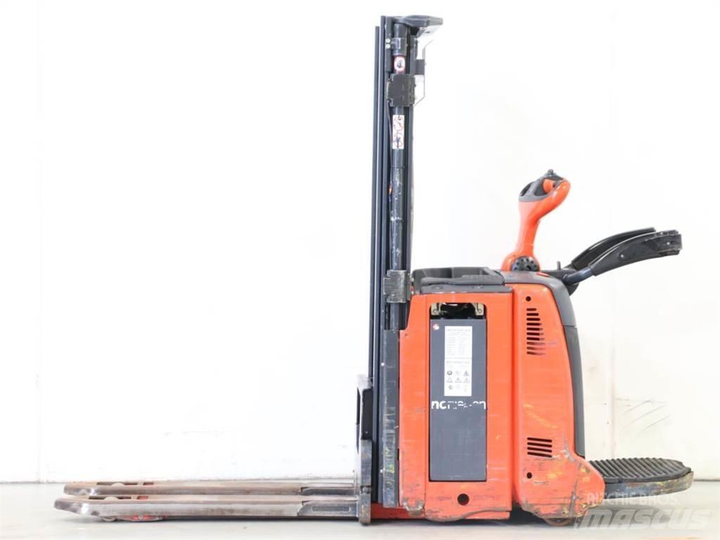 Linde D12AP/133-00 Παλετοφόρα πεζού χειριστή με ιστό