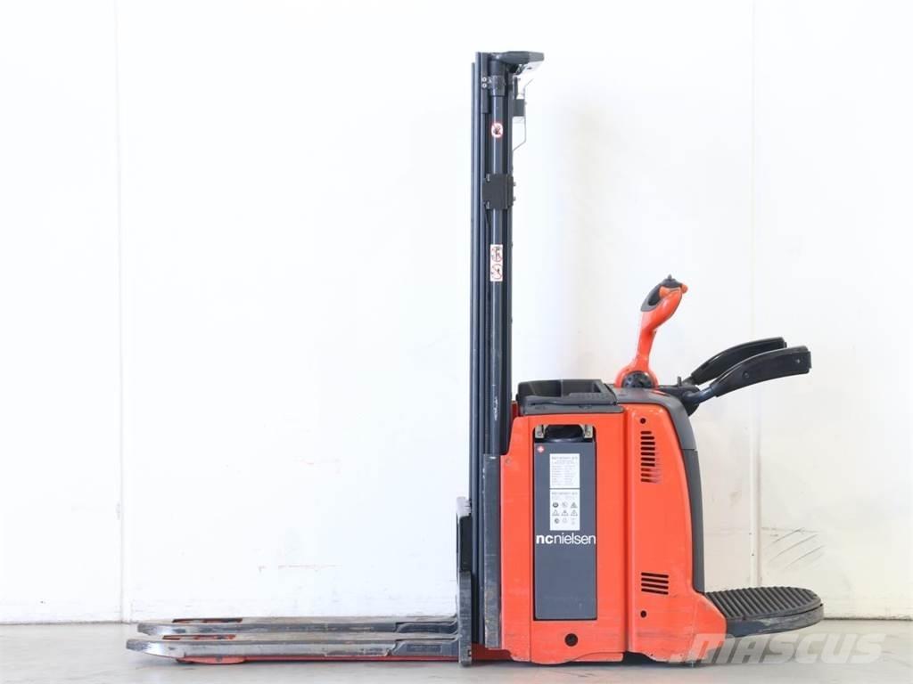 Linde D12AP/133-01 Παλετοφόρα πεζού χειριστή με ιστό