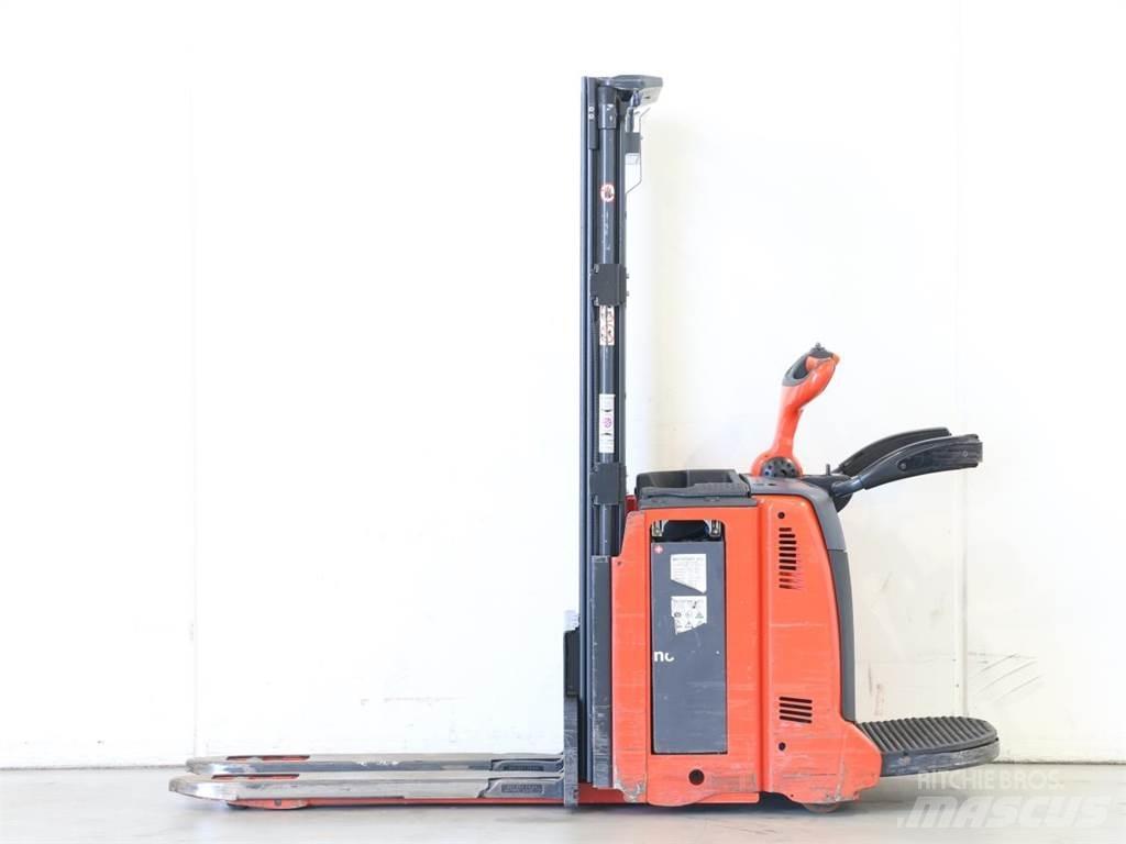 Linde D12AP/133-01 Παλετοφόρα πεζού χειριστή με ιστό
