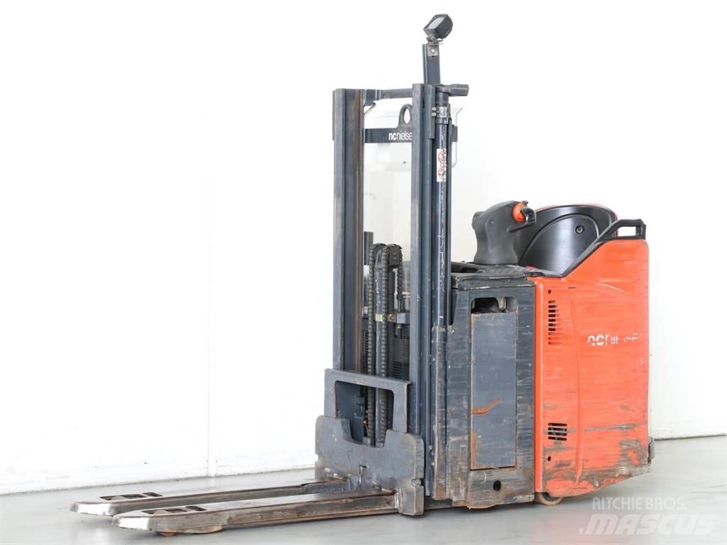 Linde D12SP/133 Παλετοφόρα πεζού χειριστή με ιστό