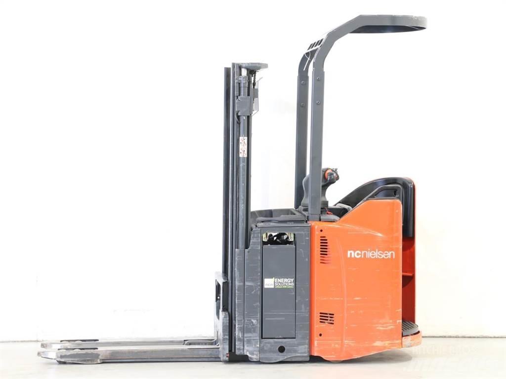 Linde D12SP/133 Παλετοφόρα πεζού χειριστή με ιστό