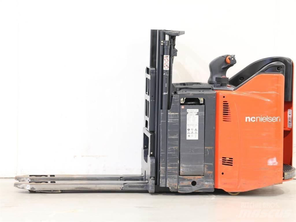 Linde D12SP/133-00 Παλετοφόρα πεζού χειριστή με ιστό