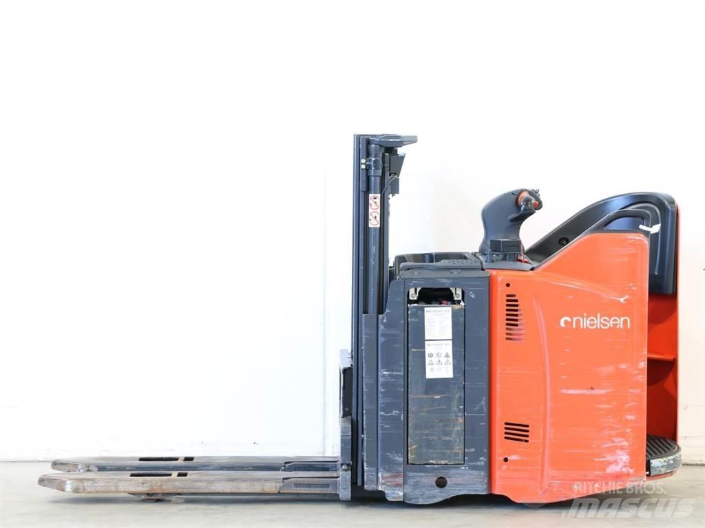Linde L12SP/133-00 Παλετοφόρα πεζού χειριστή με ιστό