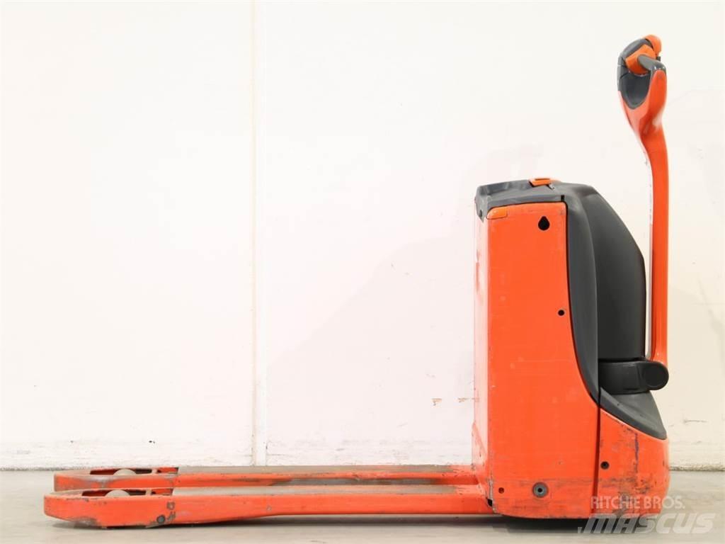 Linde T16/1152-00 Παλετοφόρα πεζού χειριστή με ιστό