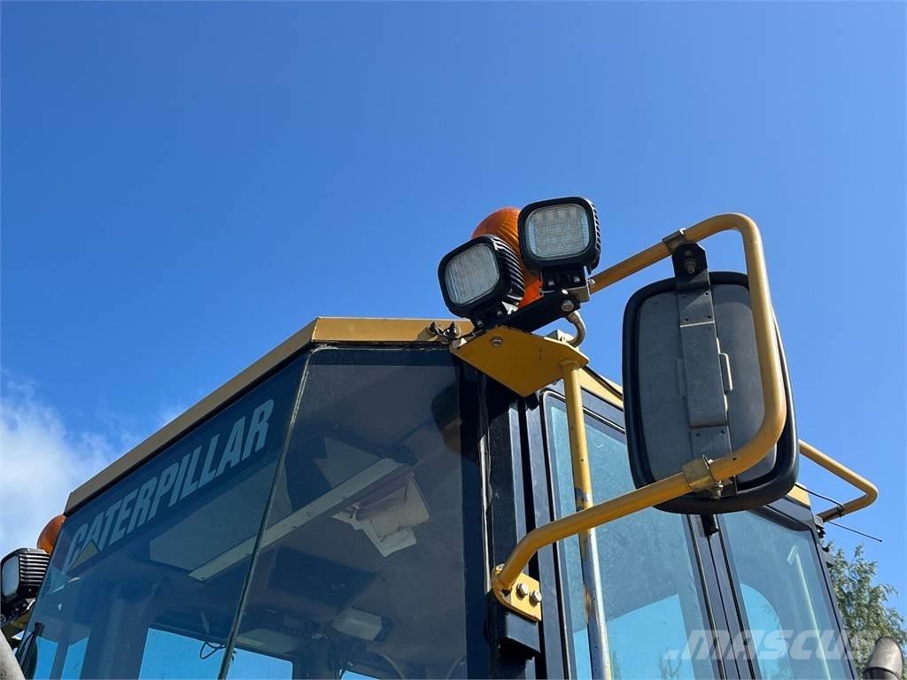 CAT IT24F Φορτωτές με λάστιχα (Τροχοφόροι)