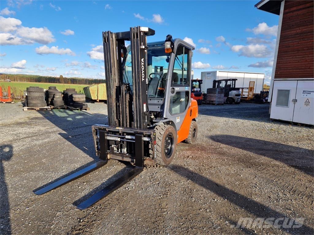 Toyota 02-8FGJF35 Περονοφόρα ανυψωτικά κλαρκ με φυσικό αέριο LPG