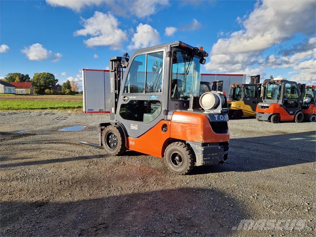 Toyota 02-8FGJF35 Περονοφόρα ανυψωτικά κλαρκ με φυσικό αέριο LPG