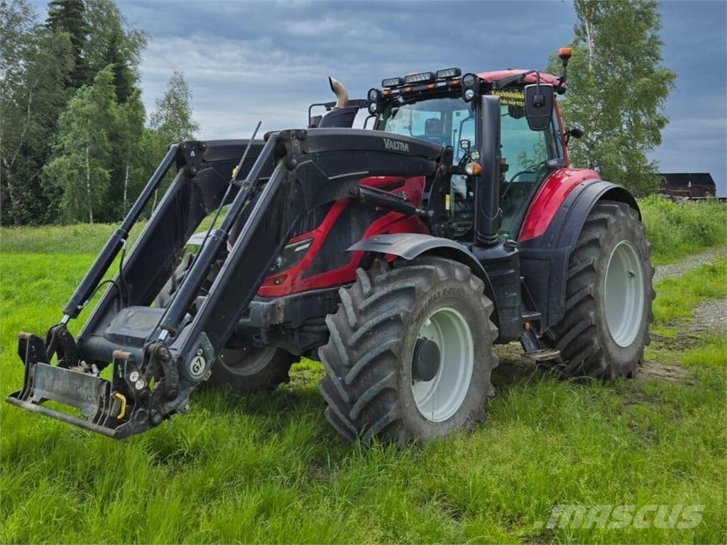 Valtra T144 Versu Τρακτέρ