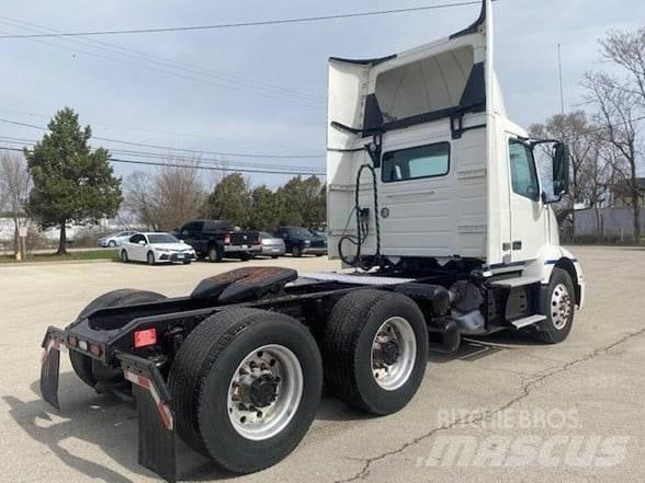 Volvo VNL64T300 Τράκτορες