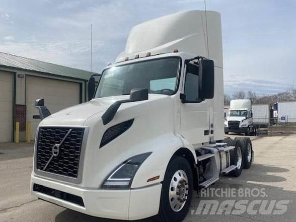 Volvo VNL64T300 Τράκτορες