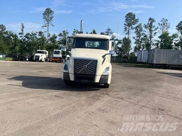 Volvo VNL64T300 Τράκτορες