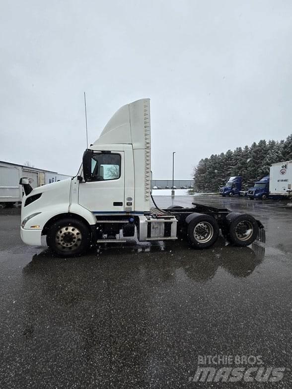 Volvo VNR64T300 Τράκτορες