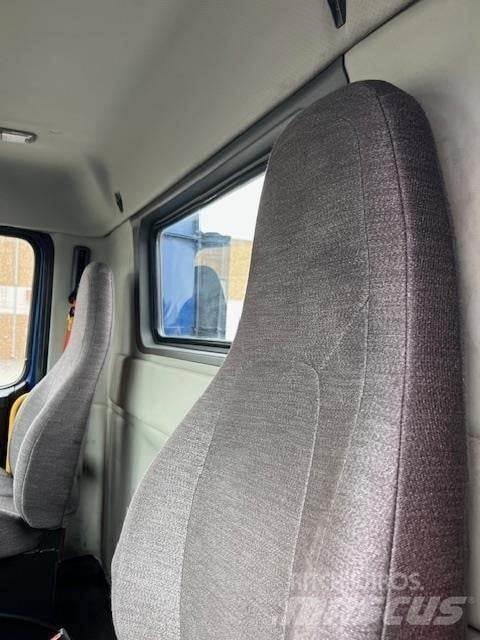 Volvo VNR64T300 Τράκτορες